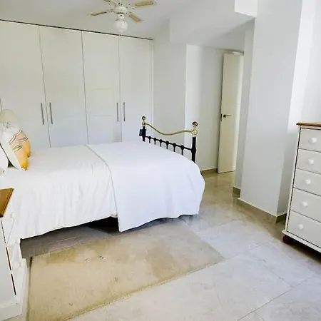 Fantastic Townhouse/ 4bed/4bath/ Puerto Banus Apartment